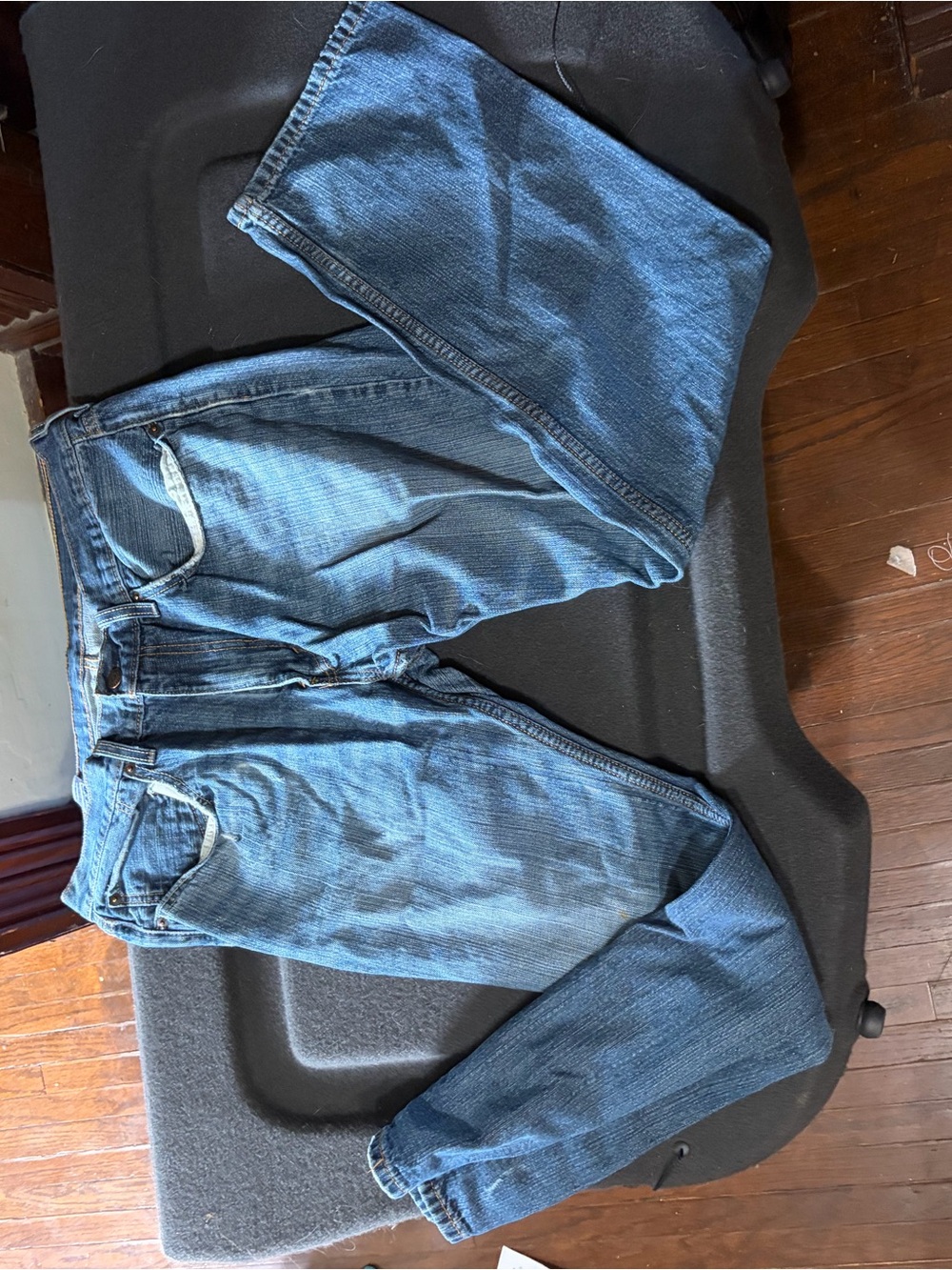 Levi's Men's Medium Blue Relaxed Fit Jeans